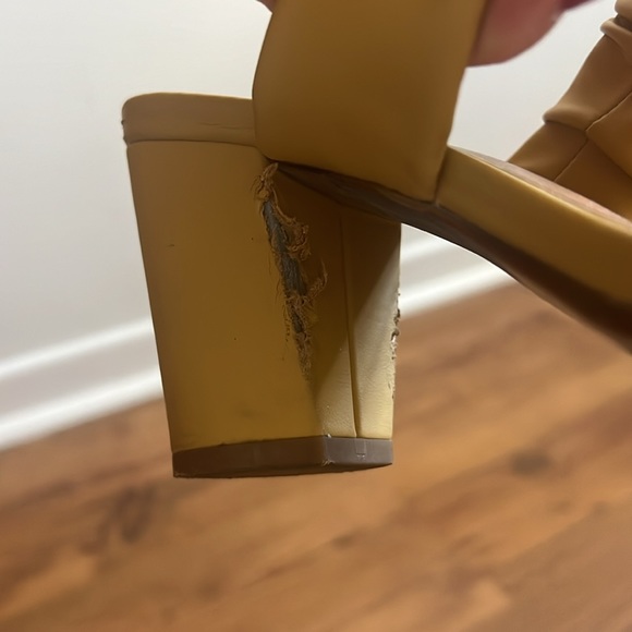 WHITE MOUNTAIN butter yellow sandals - Picture 5 of 6